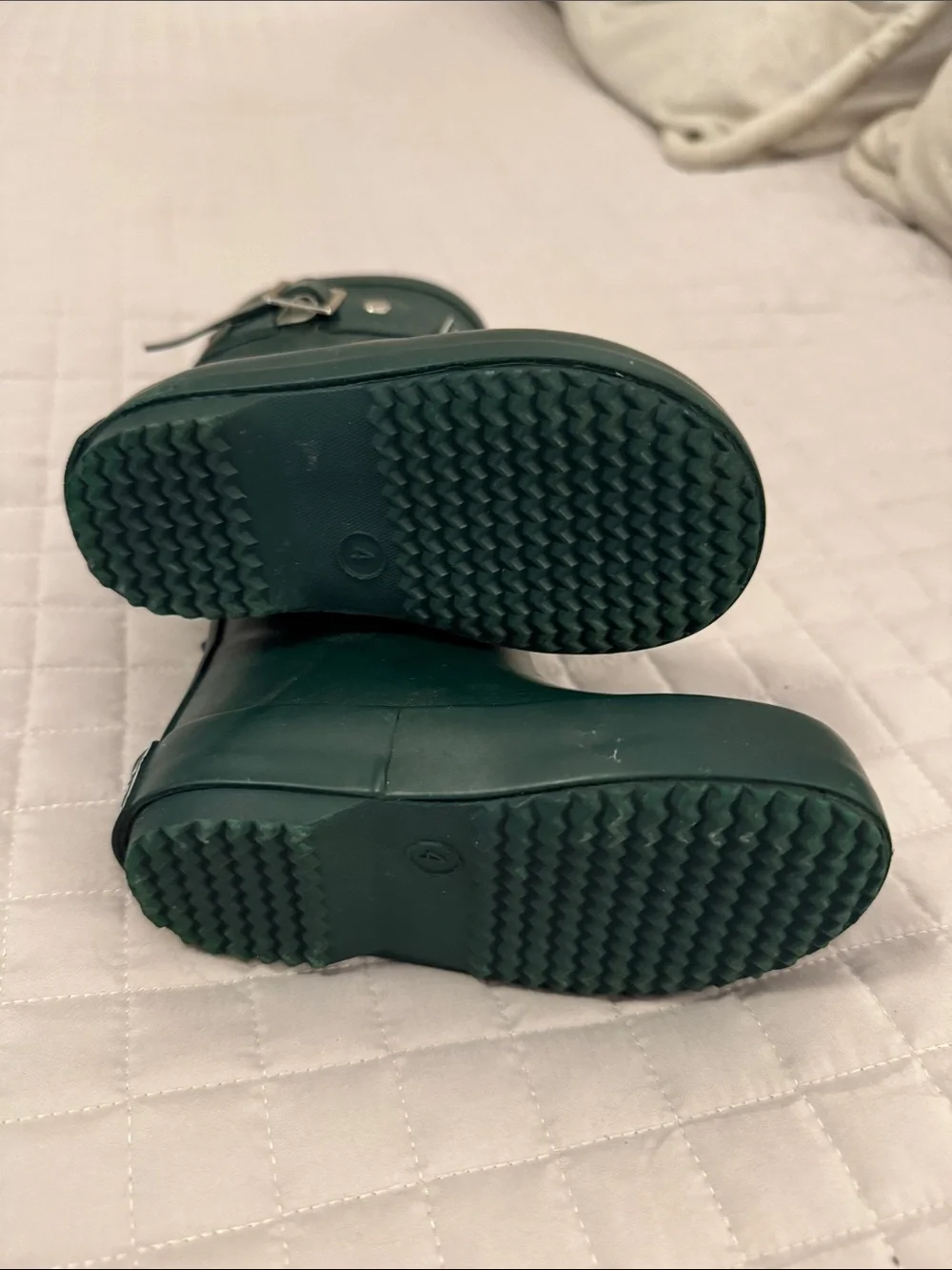 Shooshoos size 4 hunter green rain boots